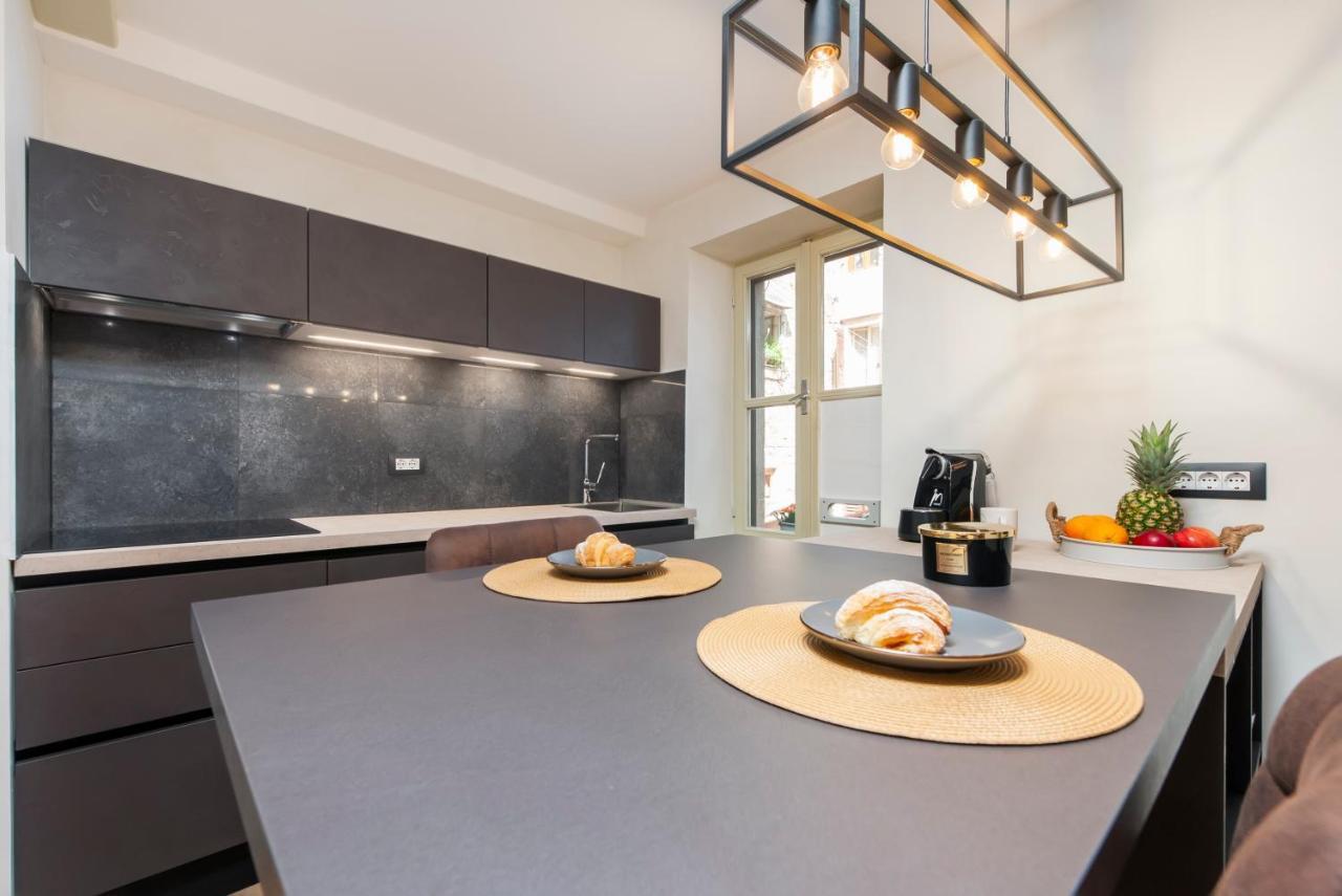 Dc II Downtown Apartment Rovinj Exterior photo